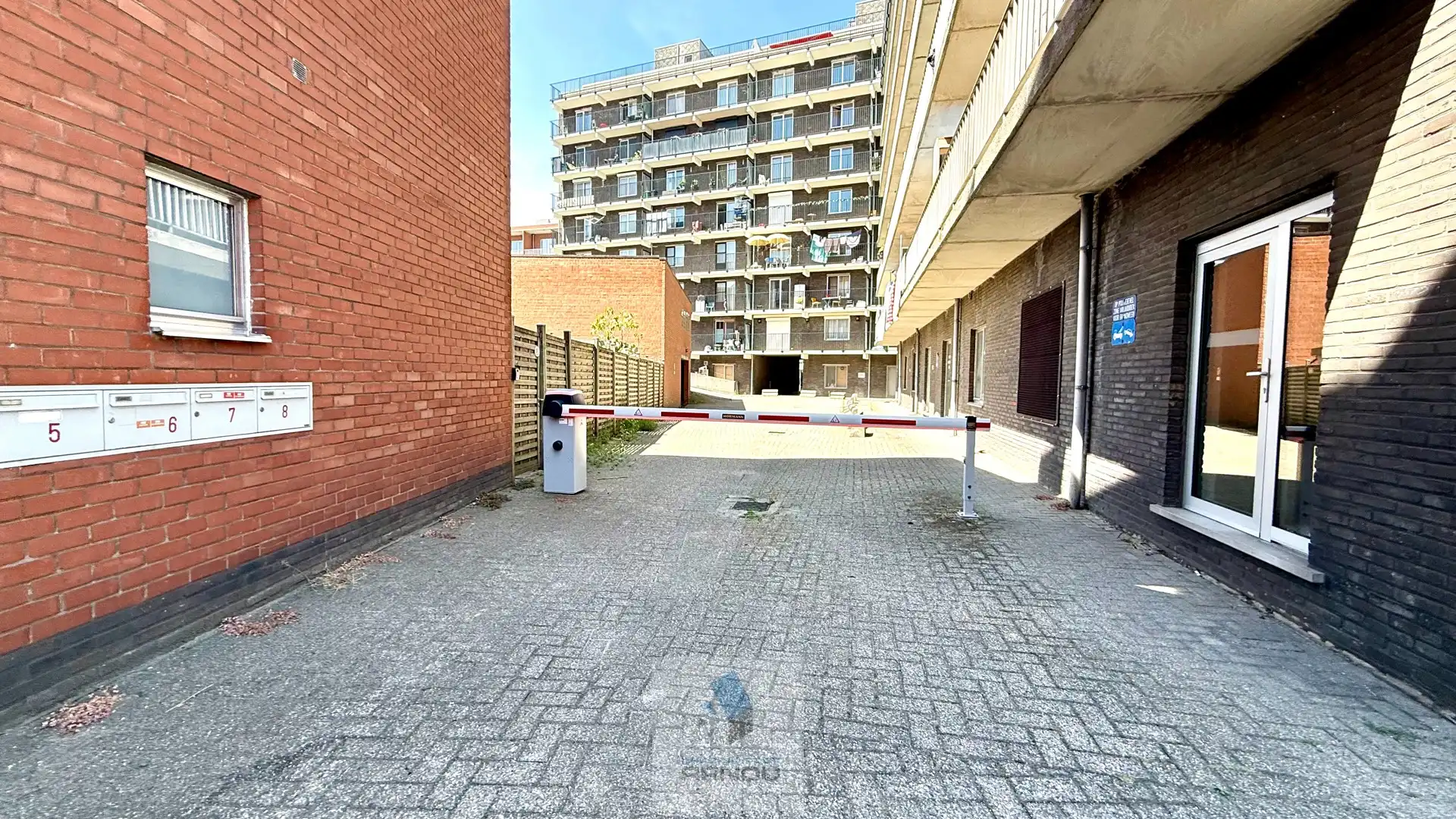 Ruime dubbele garagebox in het centrum Deinze – ca. 30 vkm foto 6
