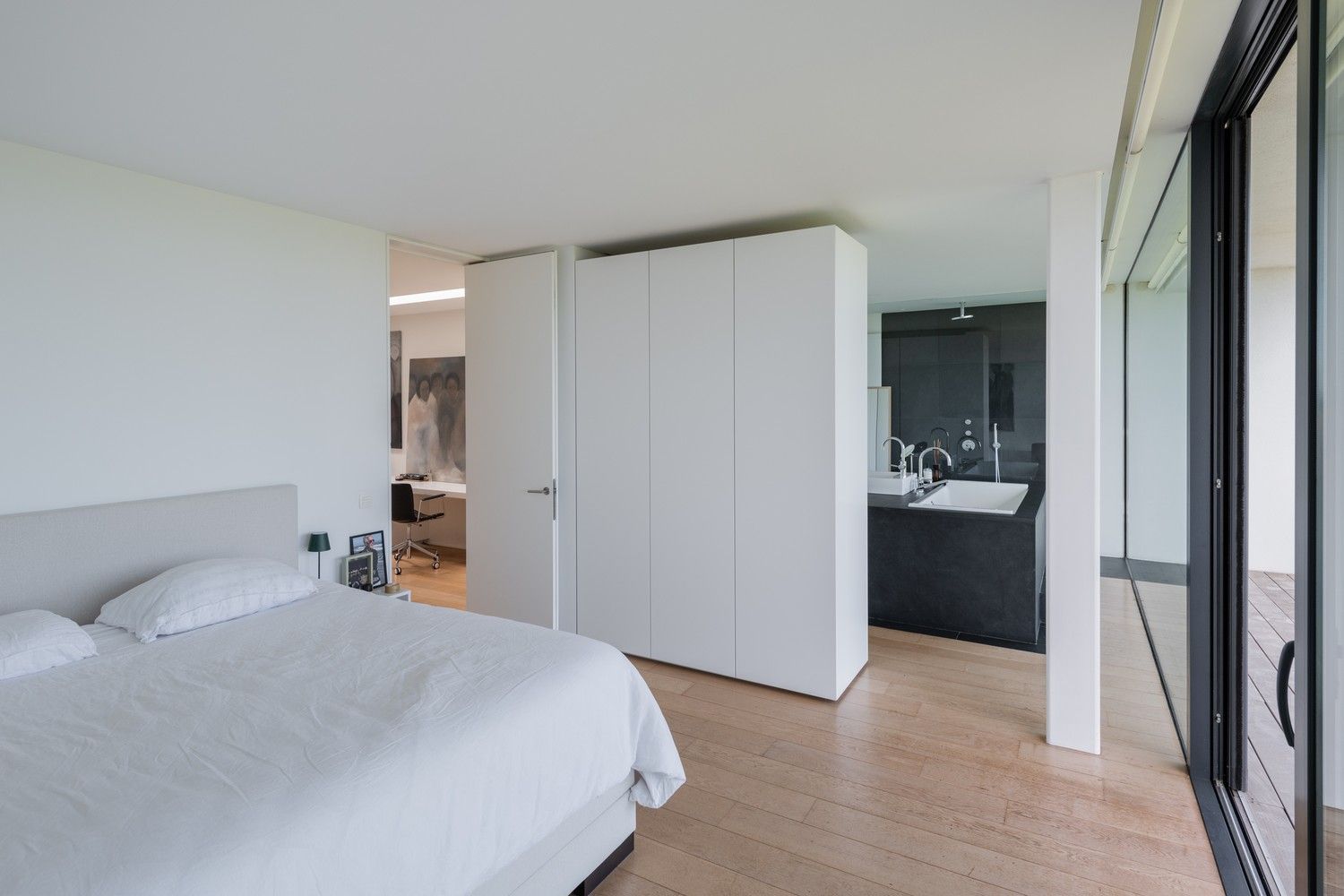 Moderne villa in een groene oase van rust foto 8