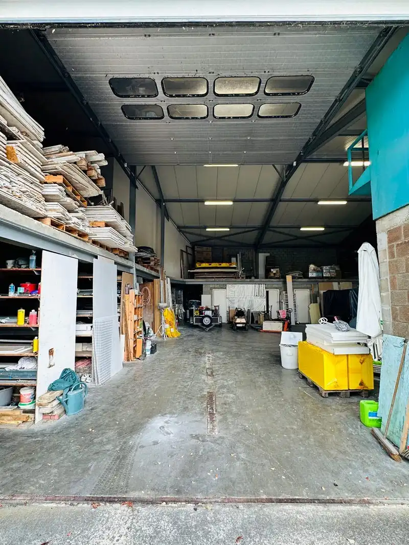 Ruim magazijn met kantoren met veel potentieel te Kuringen foto 18