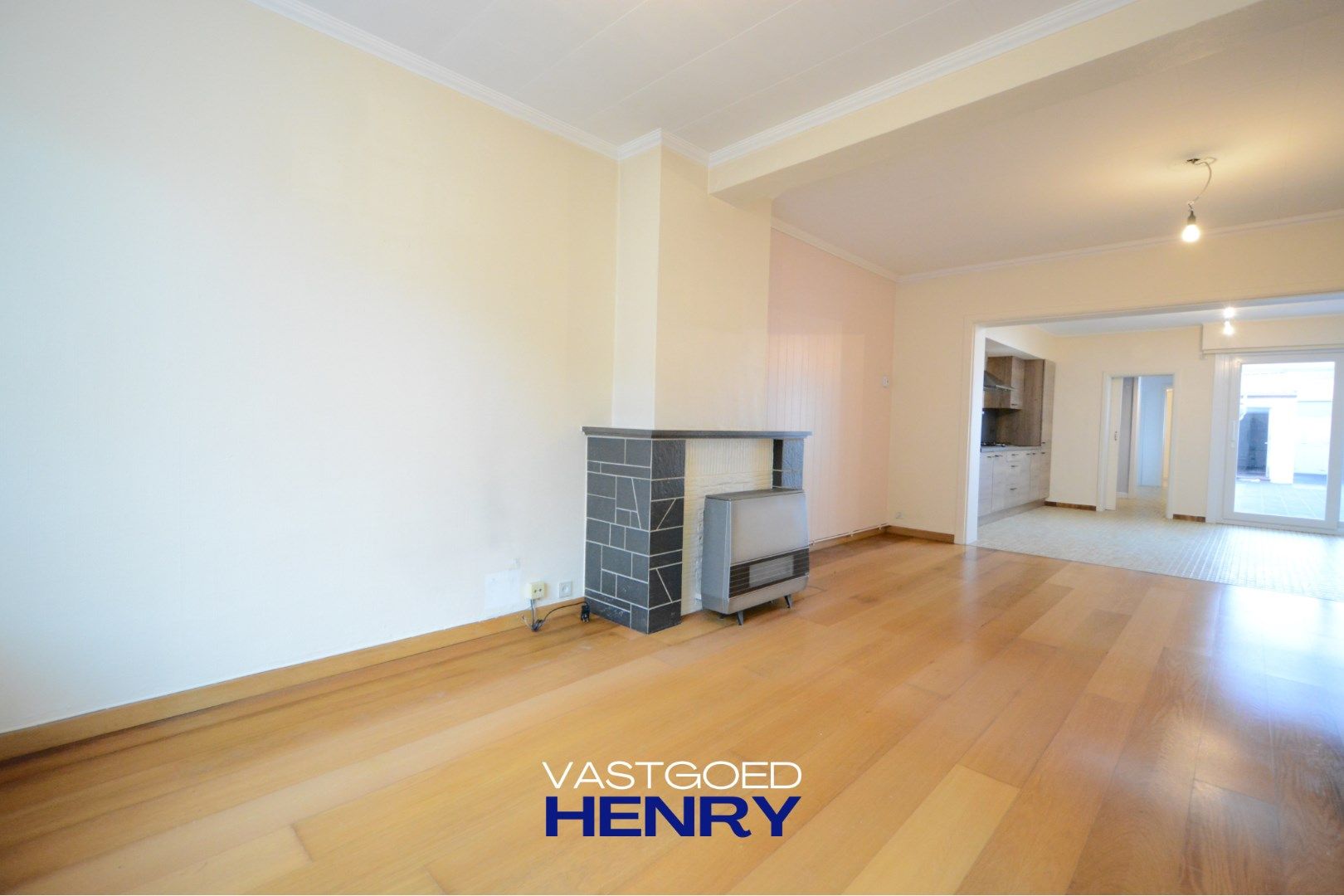 Gerenoveerde woning in hartje Adinkerke met garage! foto 6