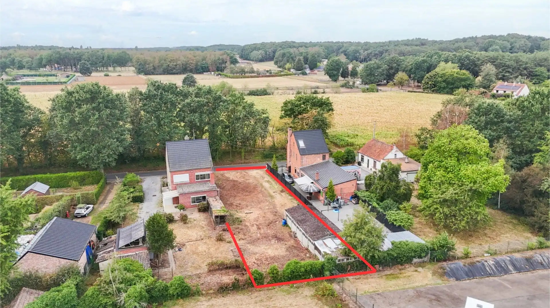 Rustig gelegen bouwgrond van 591 m² voor halfopen bebouwing in Paal foto {{pictureIndex}}