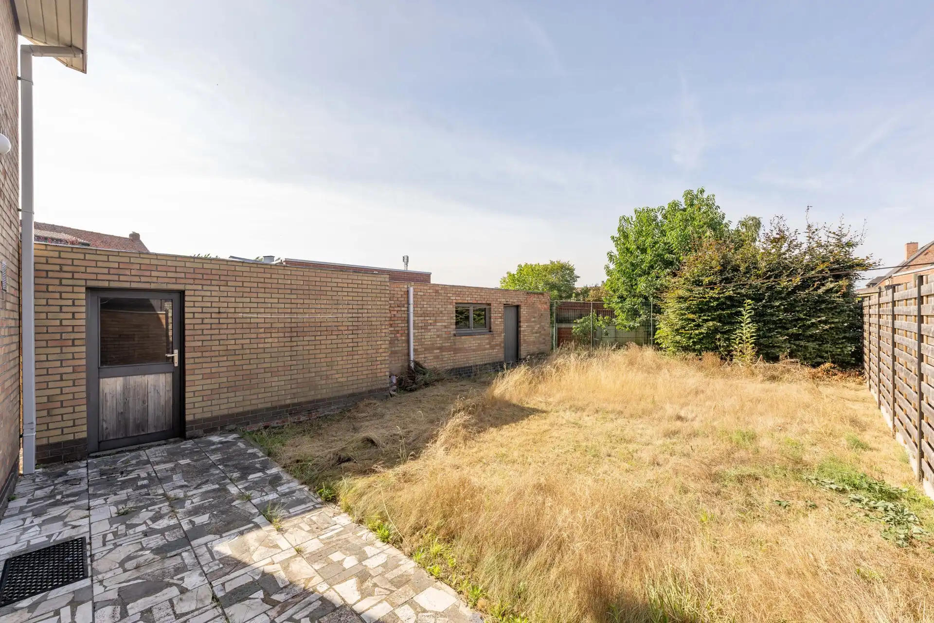 Te renoveren halfopen woning met 3 slaapkamers én zuidwestgerichte tuin met een aparte garage en aansluitende berging in een rustige tuinwijk te koop in Zulte. foto 23