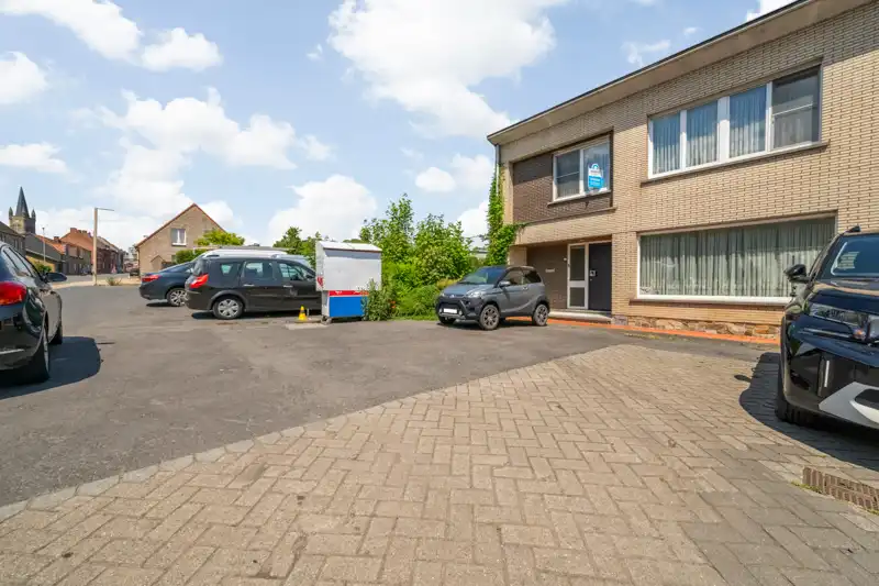Hoofdfoto van de publicatie: Hooglede-centrum. Stevig gebouwde woning met 3 slaapkamers op een perceel van 269 m2. Vaste huuropbrengst.