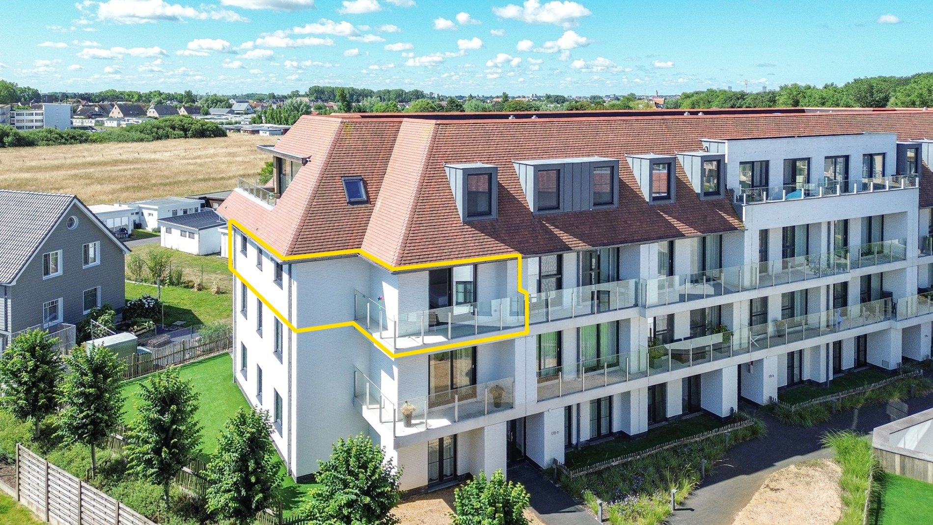 Modern 2-slaapkamerappartement met terras nabij duinen en strand, De Haan foto {{pictureIndex}}