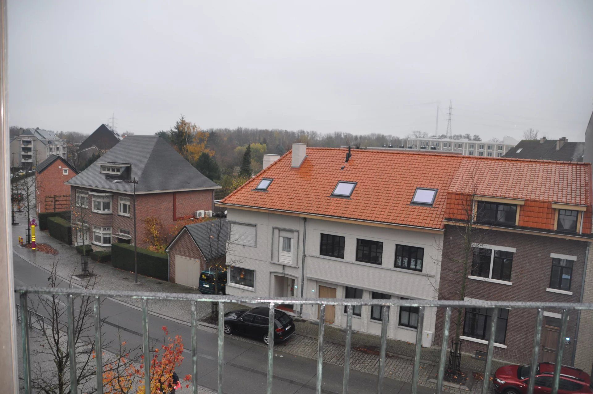 VERRASSEND APPARTEMENT MET 3 SLPK'S EN PARKEERPLAATS IN LANAKEN CENTRUM foto 3