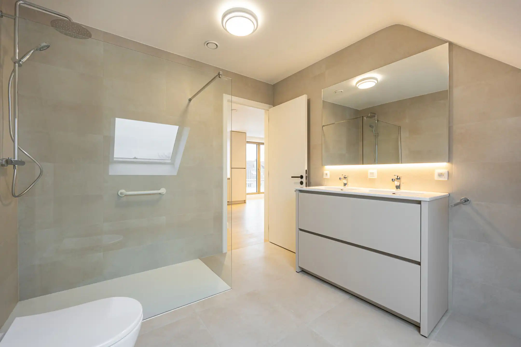 Nieuwbouw penthouse met 1 slaapkamer en groot terras foto 10