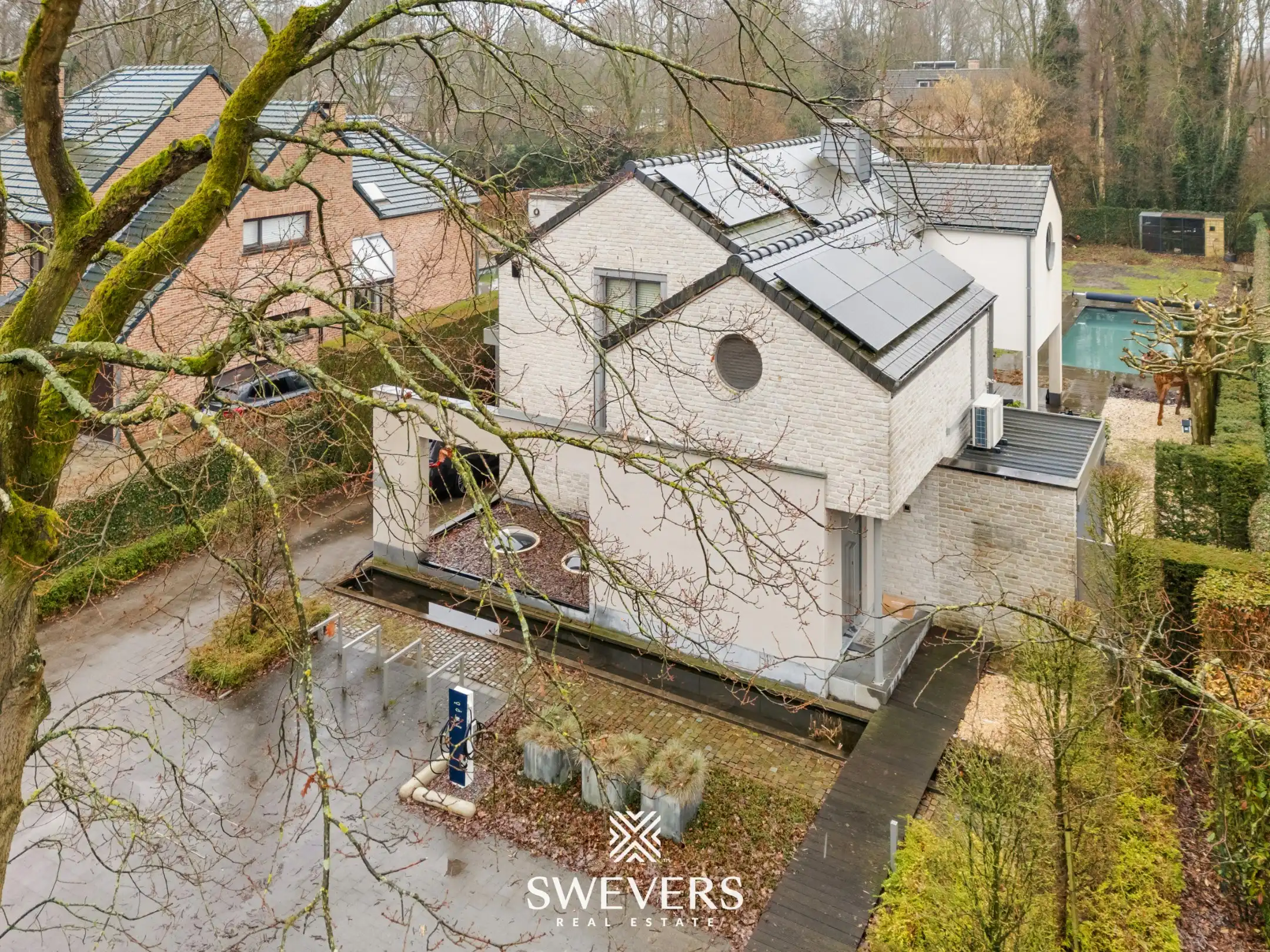 Villa met luxueus poolhouse, verwarmd zwembad en absolute topligging in Zonhoven foto {{pictureIndex}}