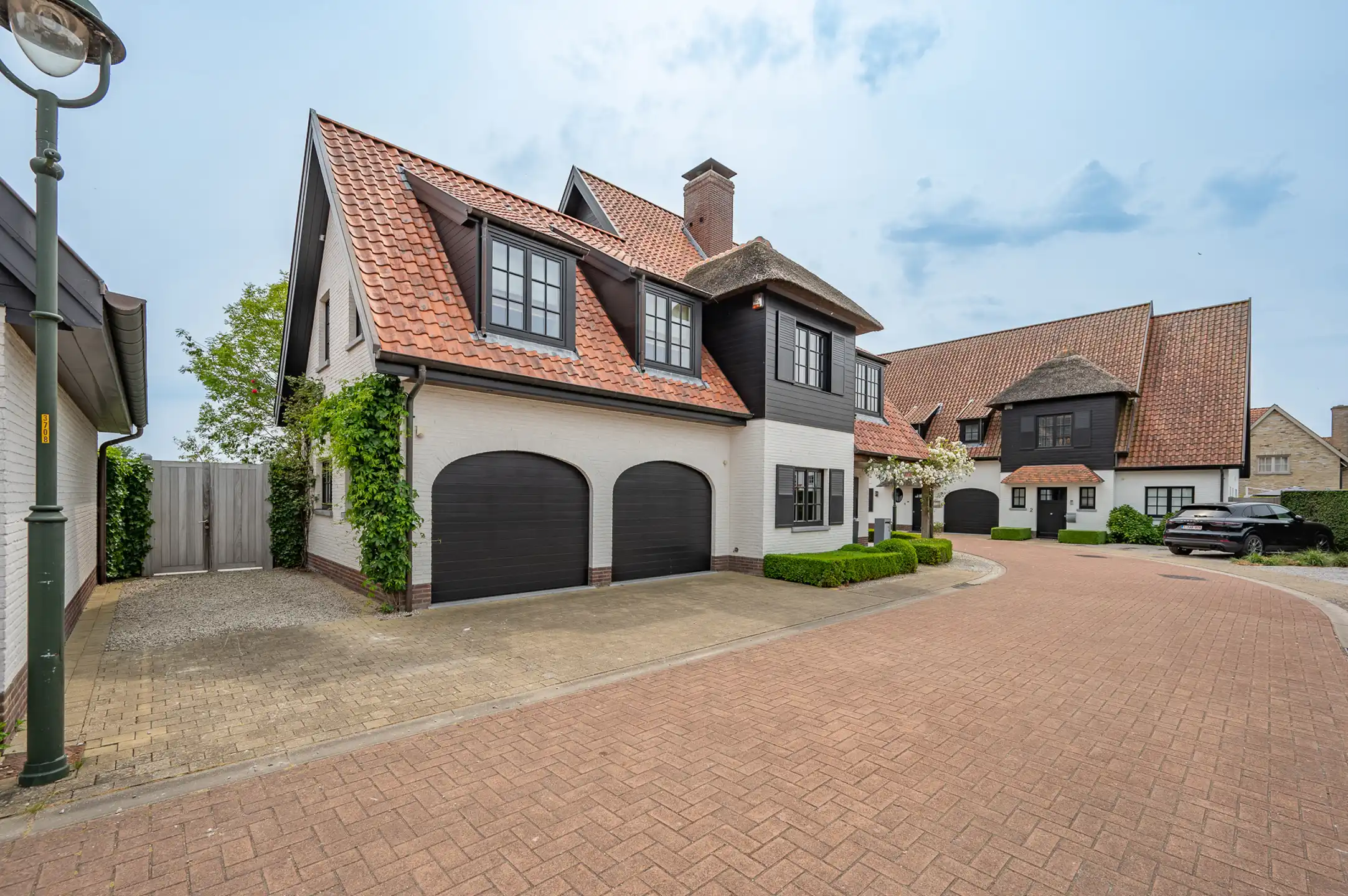 Exclusieve villa gelegen in het pittoreske Oude Knokke... foto {{pictureIndex}}
