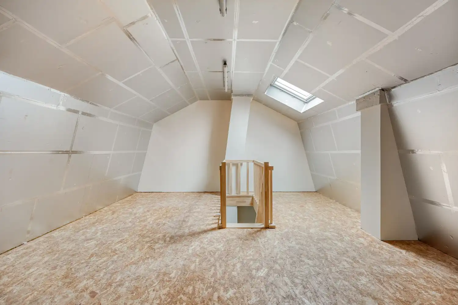 Gerenoveerde gezinswoning met 4 slaapkamers, garage en grote zonnige tuin rustig gelegen vlakbij het centrum van Lochristi. foto 15