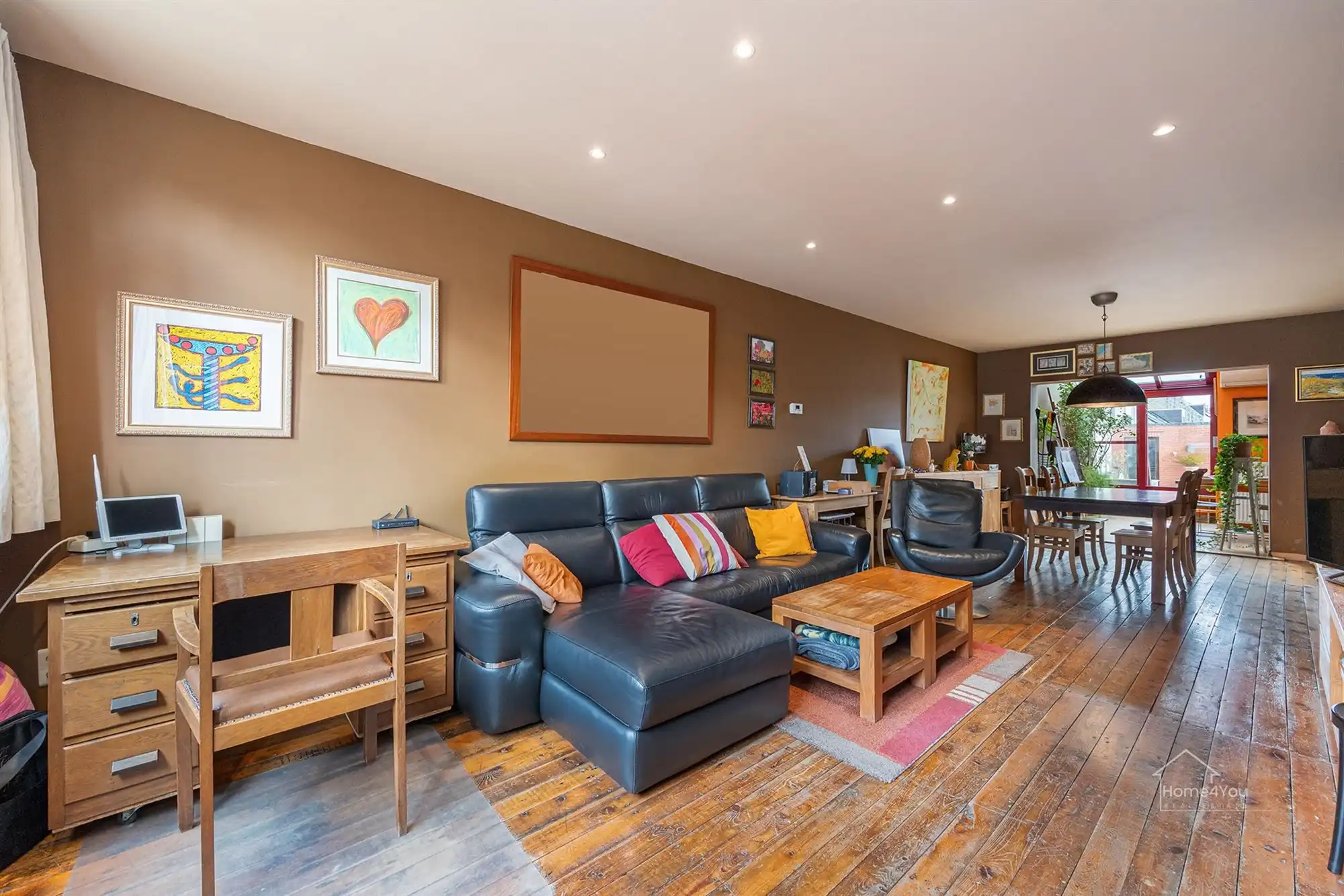 Veelzijdig handelshuis met ruim duplex appartement foto 2