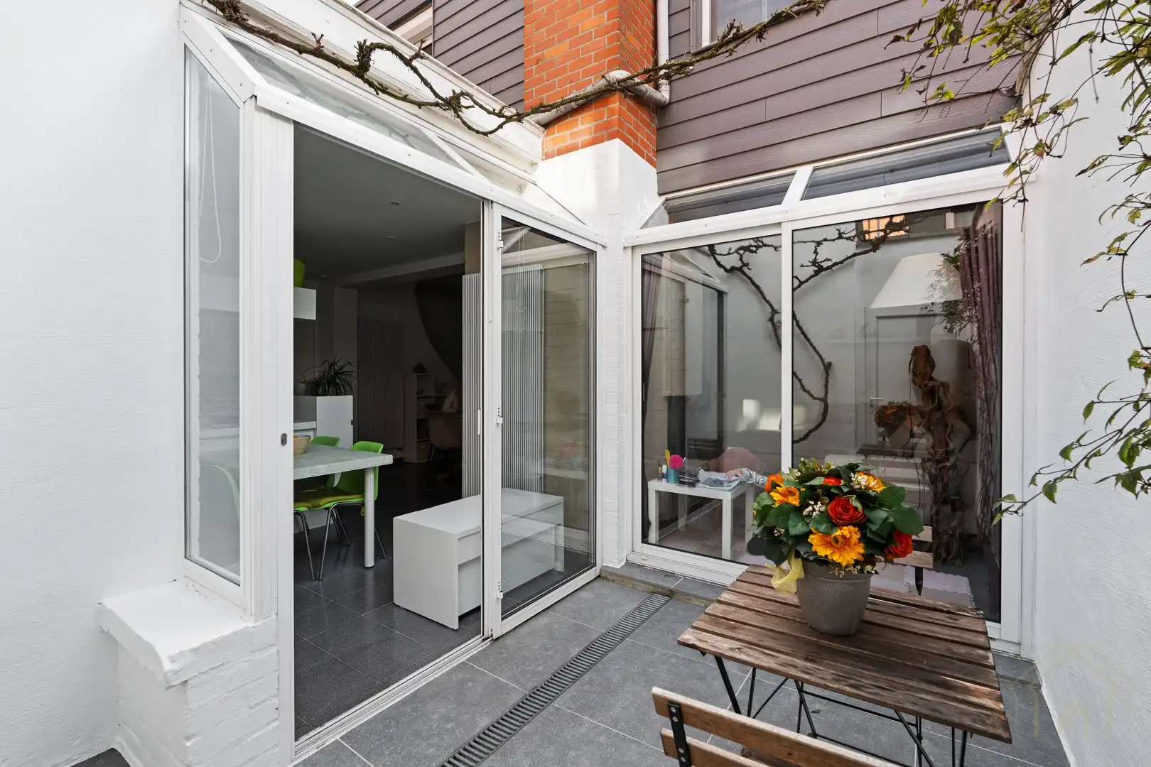 Instapklare woning met aparte werk- of praktijkruimte in het centrum van Lauwe foto 5