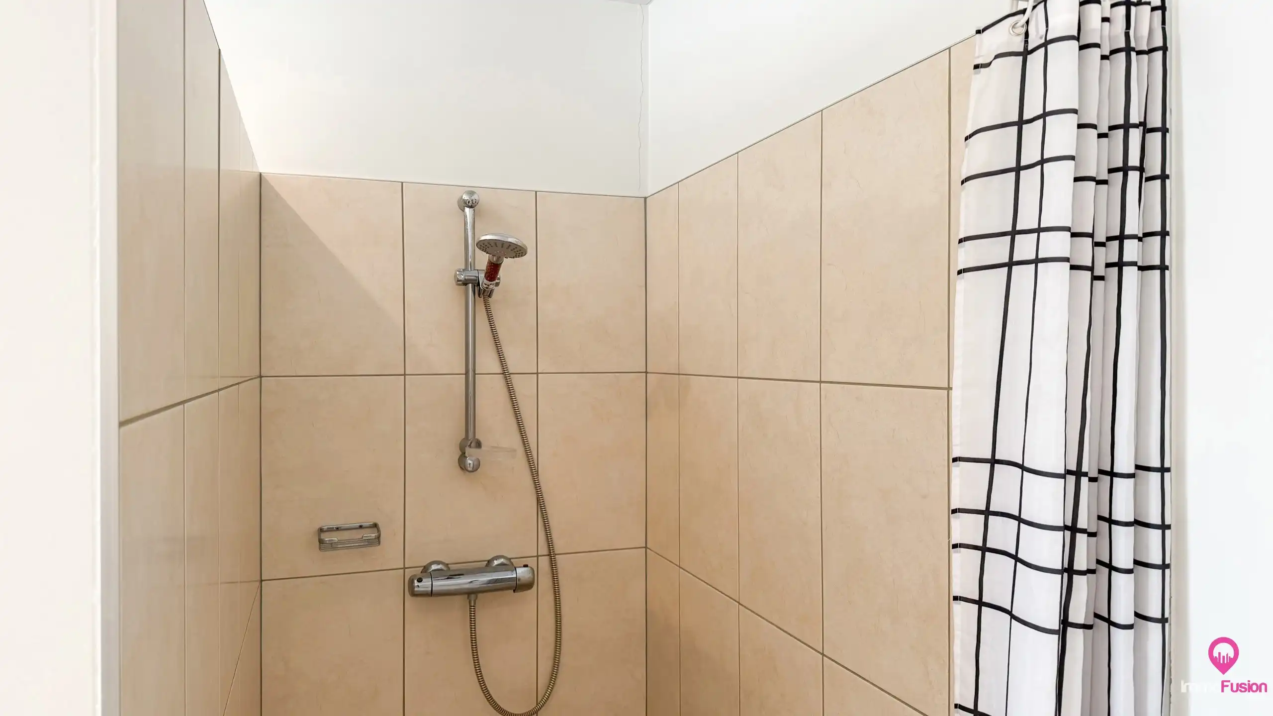 Veelzijdig industrieel pand met ruime woonst en zonnepanelen foto 53