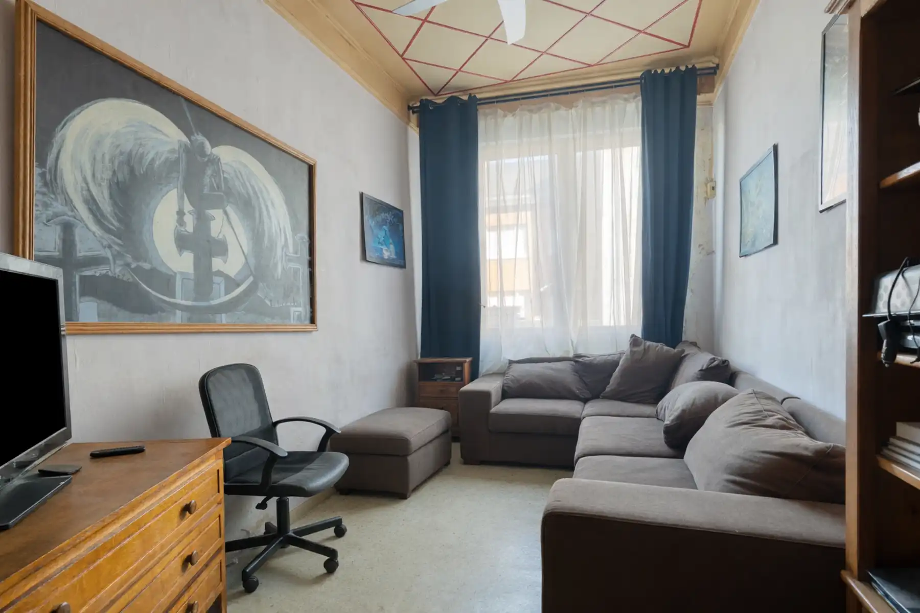 Woning met 4 slaapkamers, tuin en grote garage/magazijn  foto 2