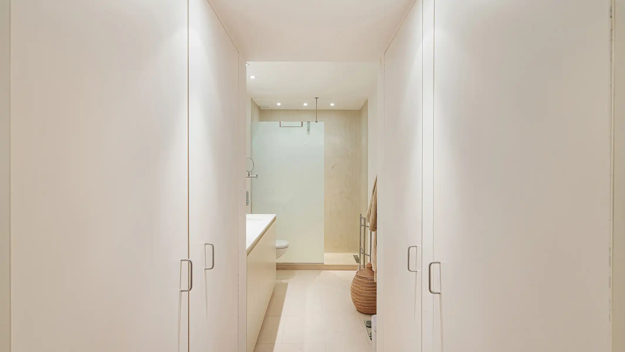 EXCLUSIEF: Ruim appartement met frontaal zeezicht foto 20