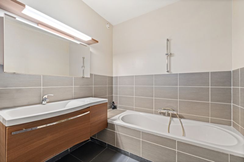 Ruim appartement - ondergrondse staanplaats inclusief!!! foto 11