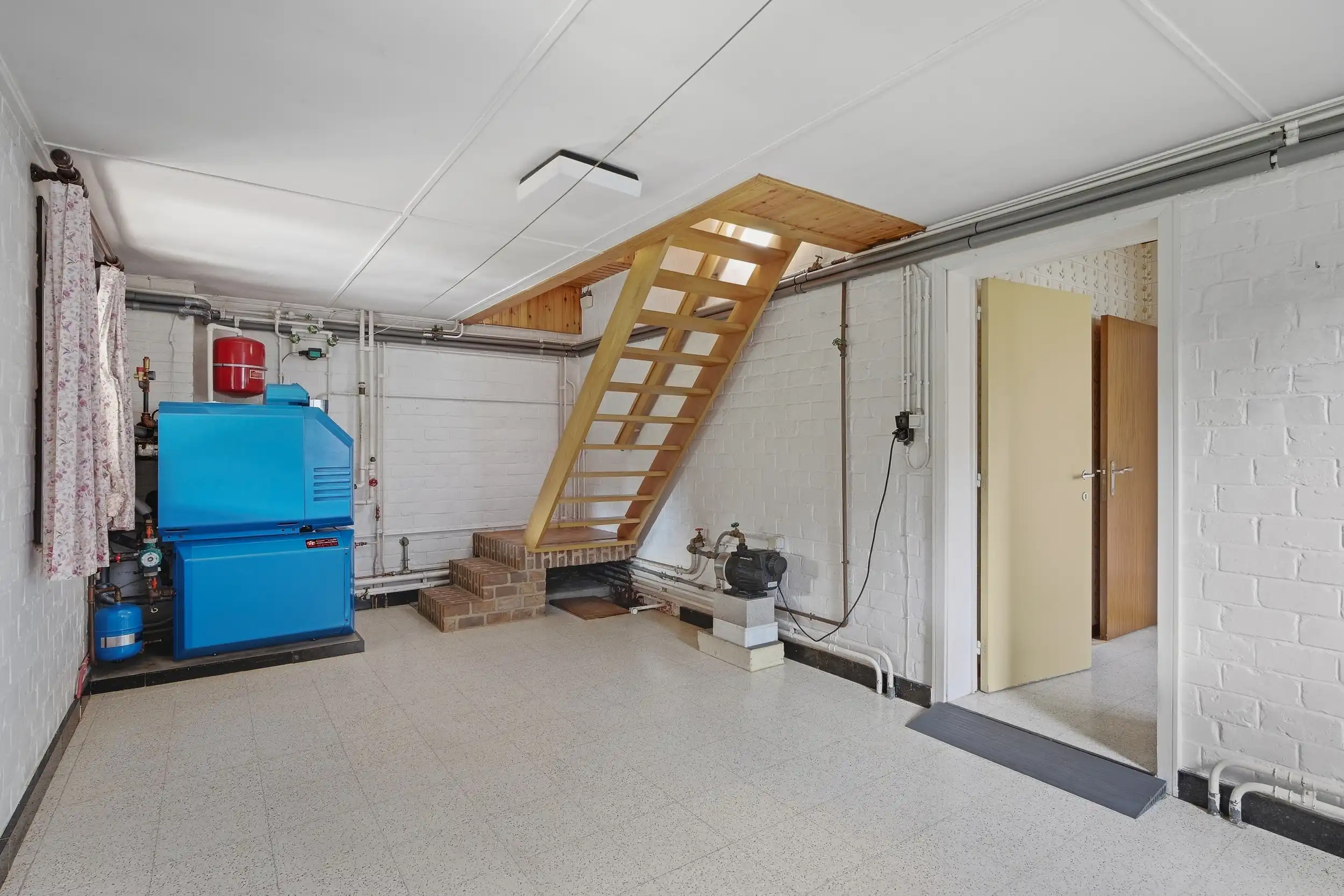 Ruime gezinshuis met garage in het groen foto 18