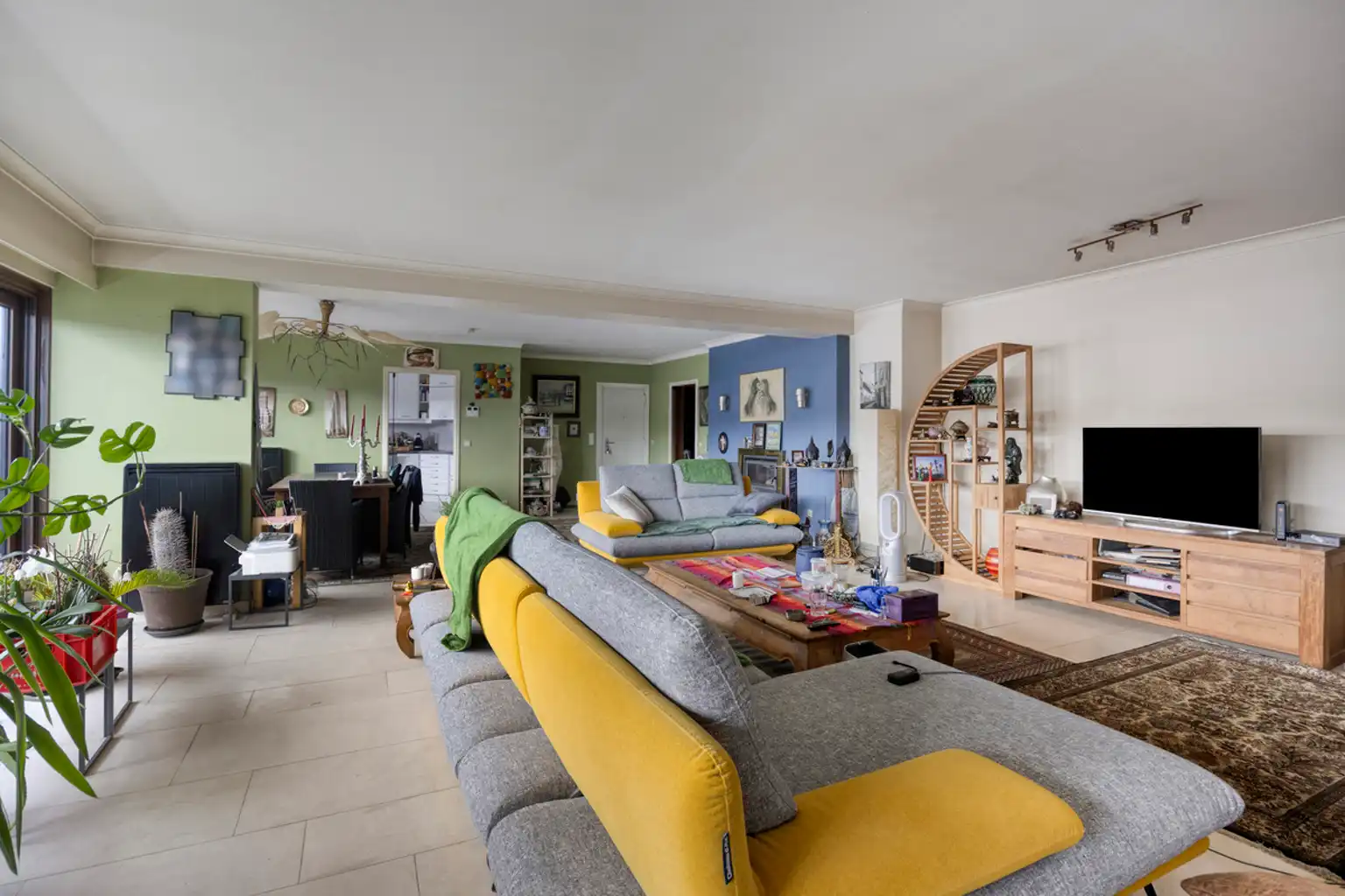 Ruim 3-slaapkamerappartement met garage  foto 6