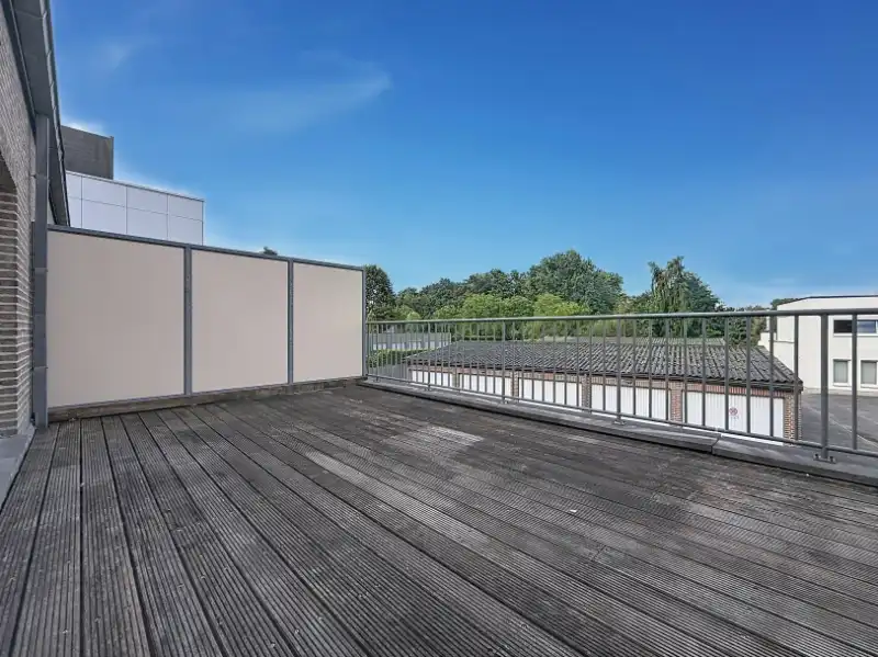 Comfortabel appartement met ruim terras en garage foto 10
