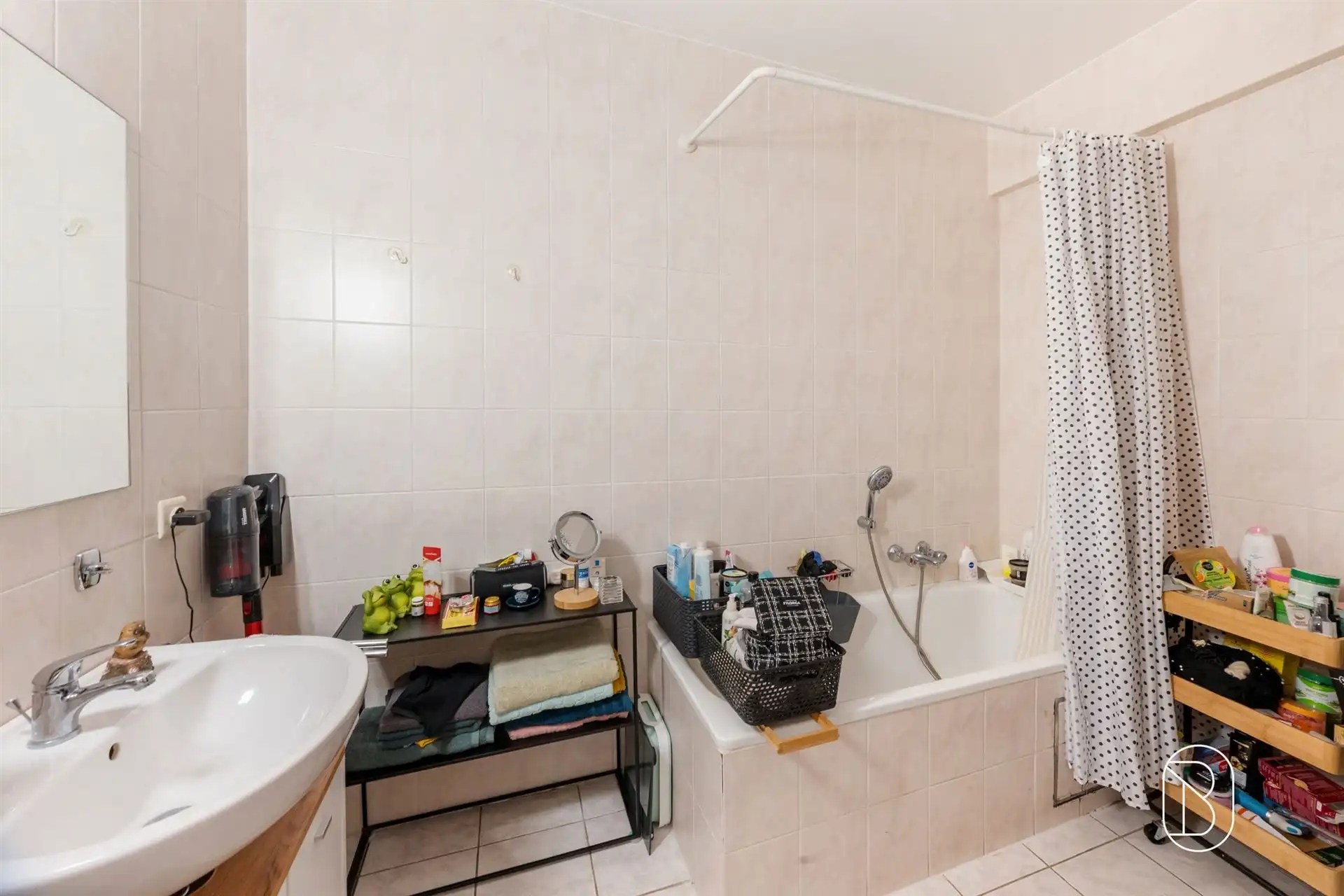 Ruim en instapklaar appartement met kelder en parkeerplaats foto 9