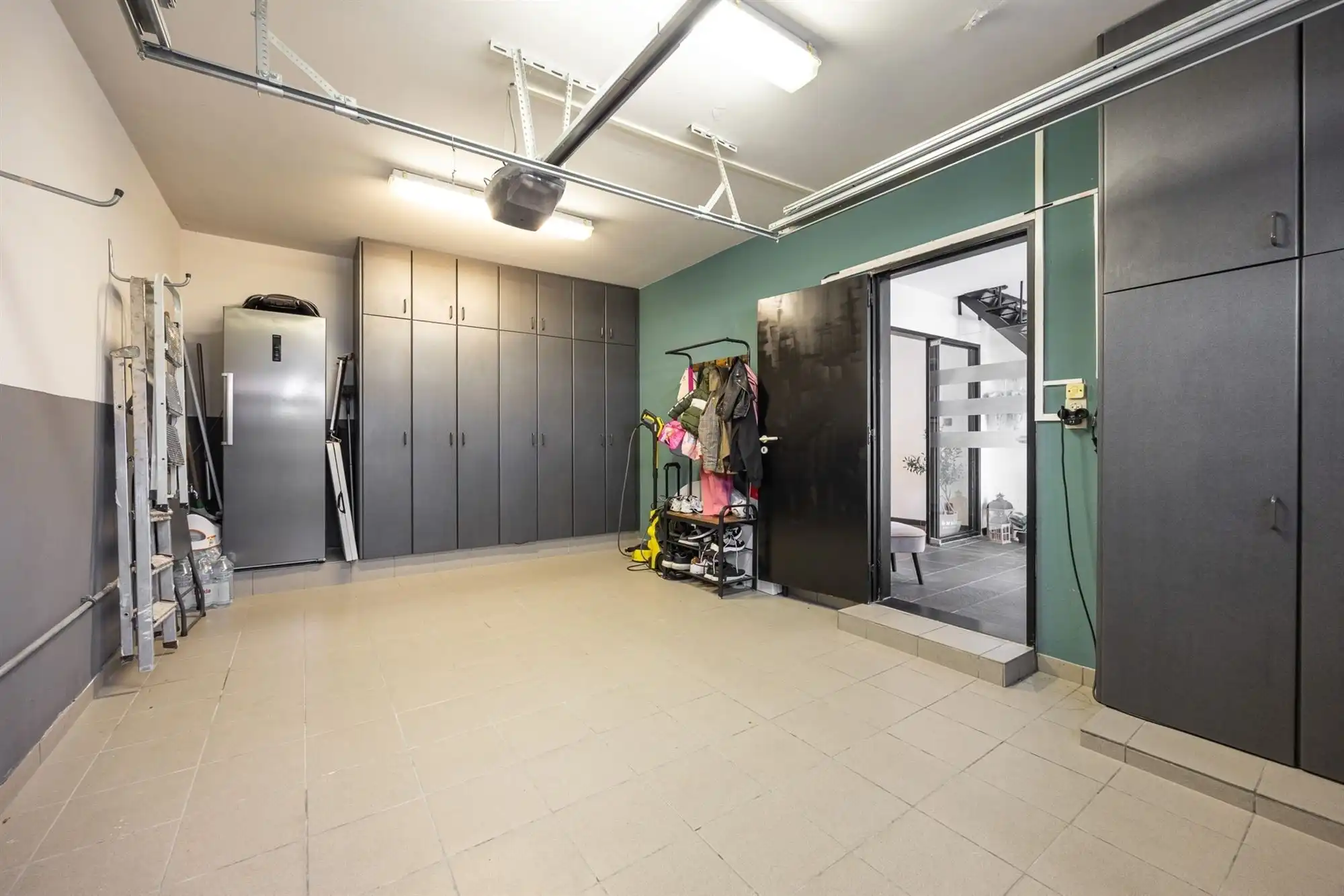 Gezinswoning met garage en zonnige tuin foto 26
