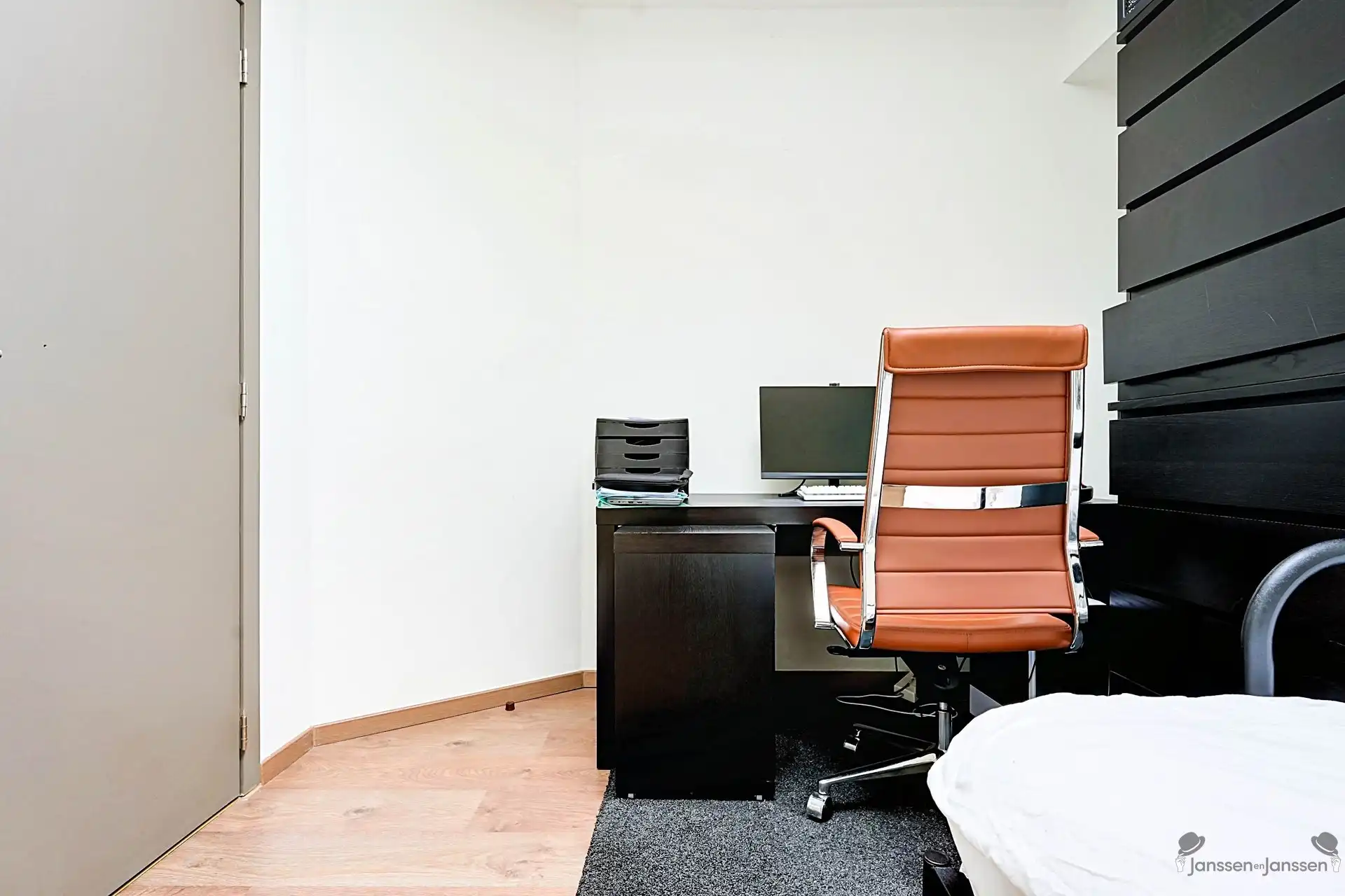 Opbrengsteigendom met ruim duplexappartement (144m²) en handelsgelijkvloers foto 32