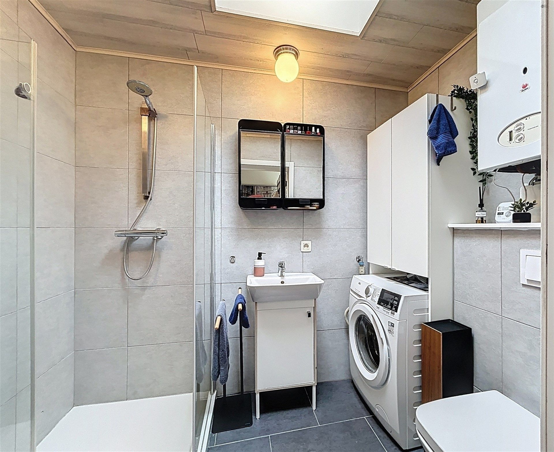 instapklare gezinswoning met 4 slaapkamers en prachtige tuin op perceel van 200m²  foto 14