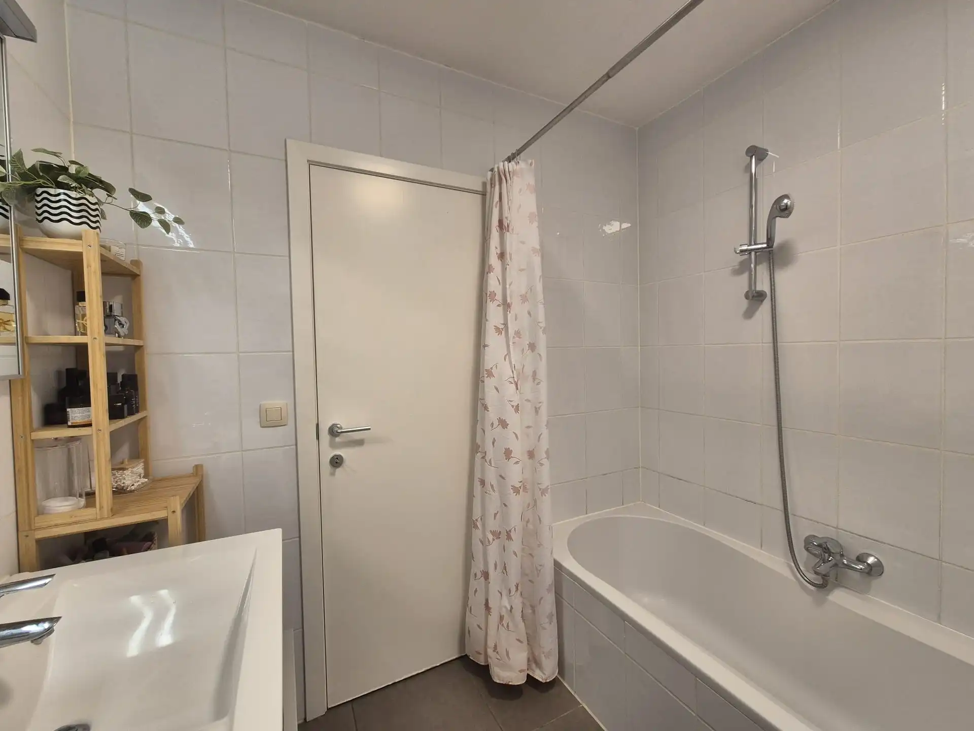 Residentieel en in afgesloten privé domein gelegen instapklaar ruim appartement. foto 23