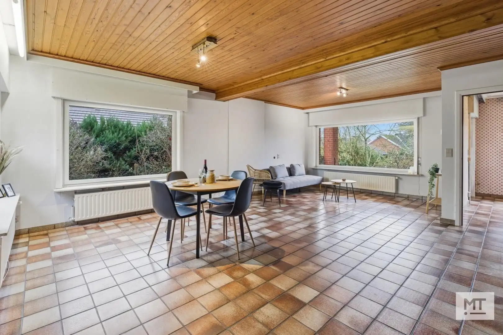 Ruime alleenstaande woning te koop op een rustige locatie te Beselare foto 6