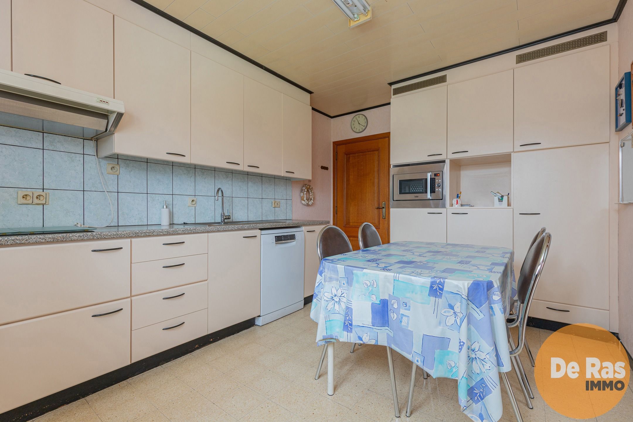 ERPE-MERE - Ruime gezinswoning in residentiële wijk foto 7