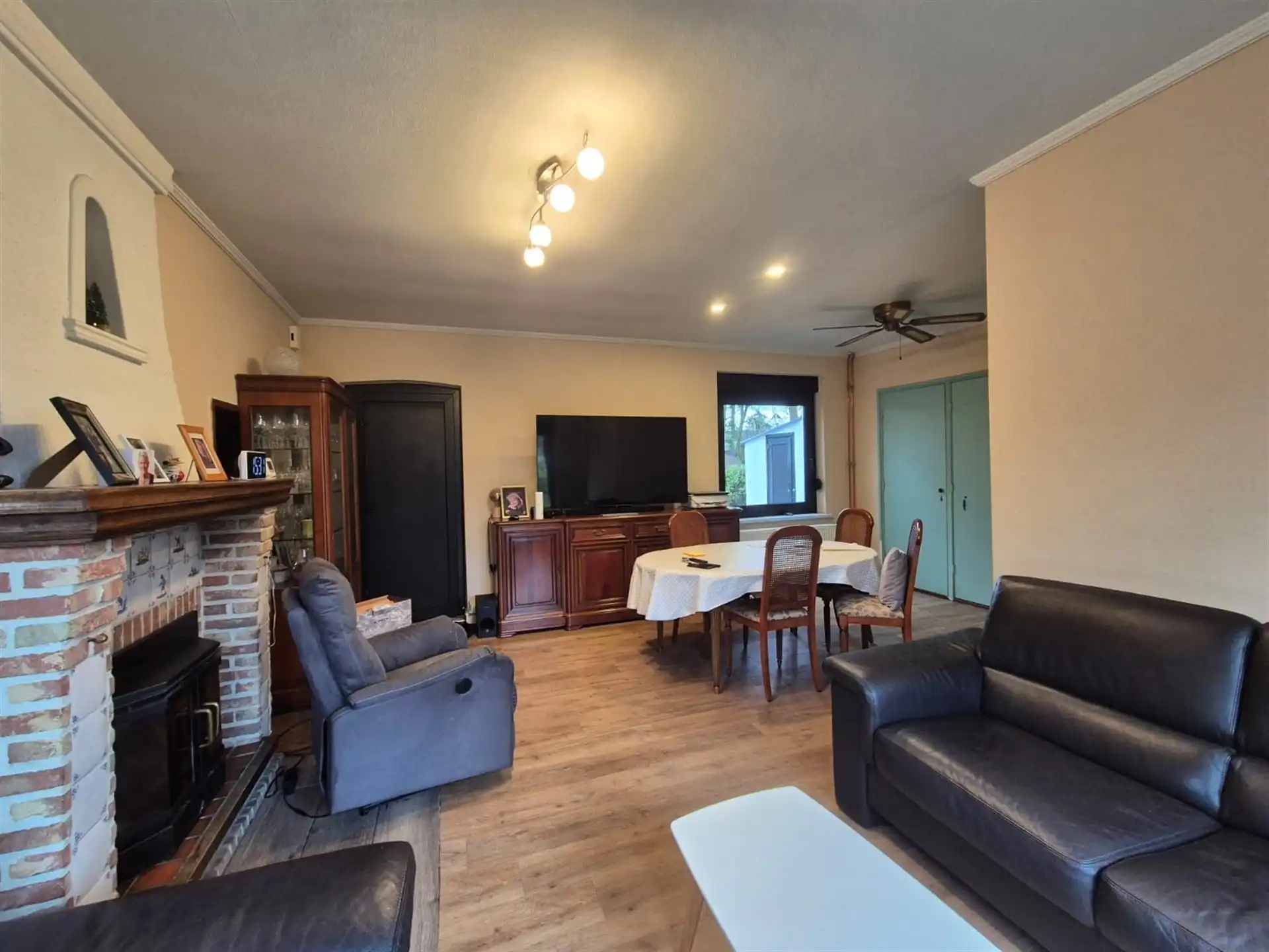 Ruime woning met 3 slaapkamers gelegen in een groene omgeving. foto 8