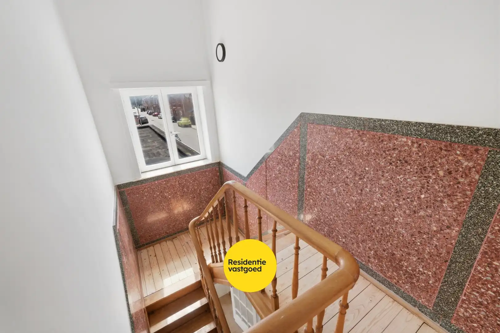 Karaktervolle instapklare hoekwoning met inpandige garage en zonnige stadstuin foto 17