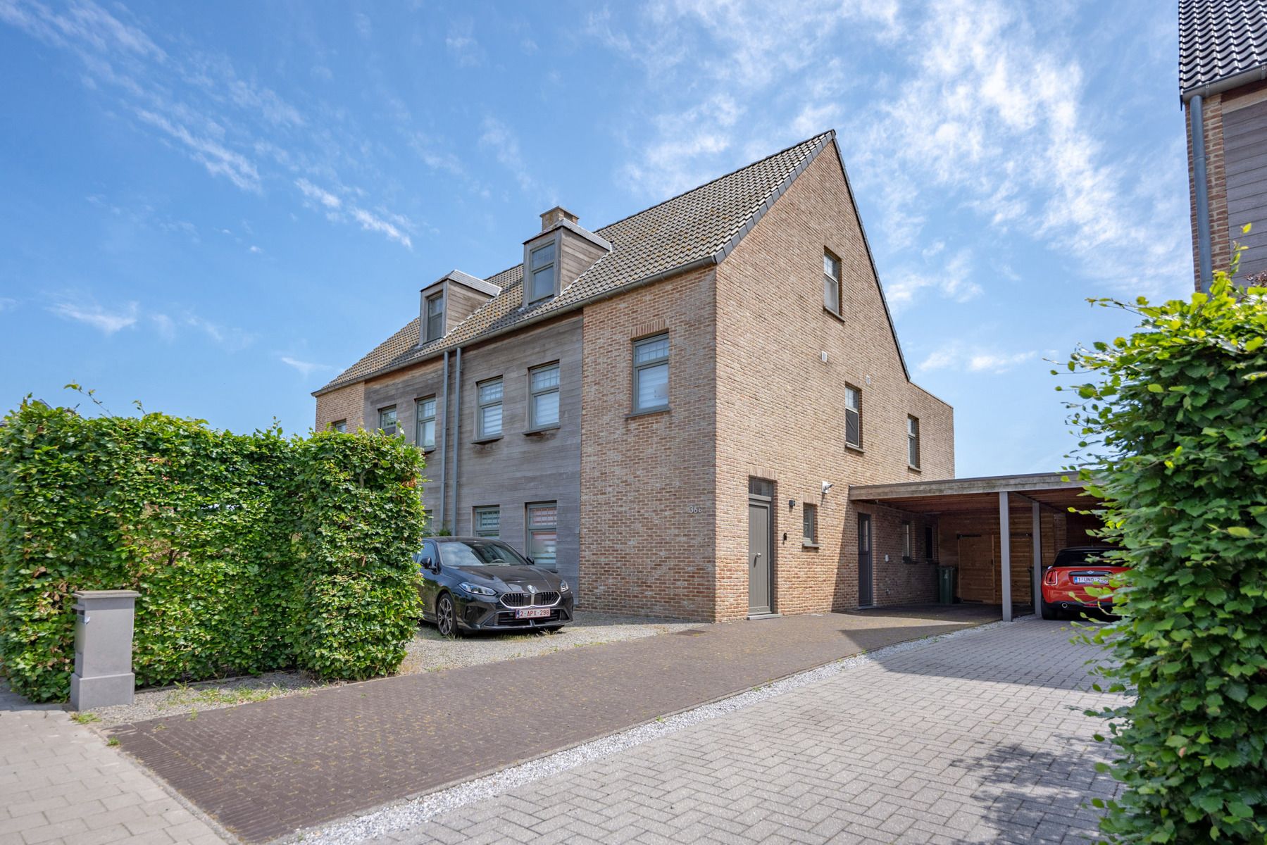 Instapklare woning met 5 slaapkamers te Berendrecht foto {{pictureIndex}}