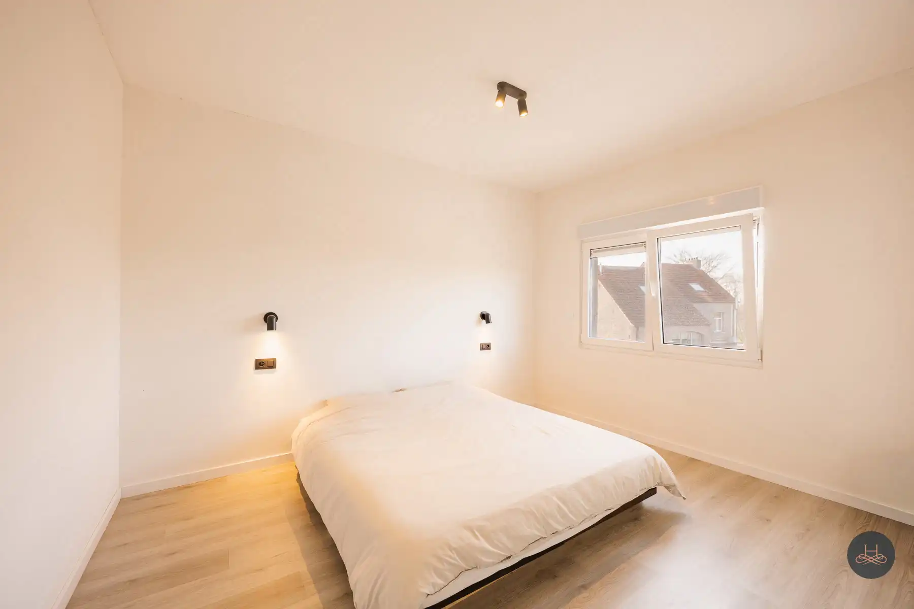 Recent vernieuwde en ruime gezinswoning met tuin en terras foto 15