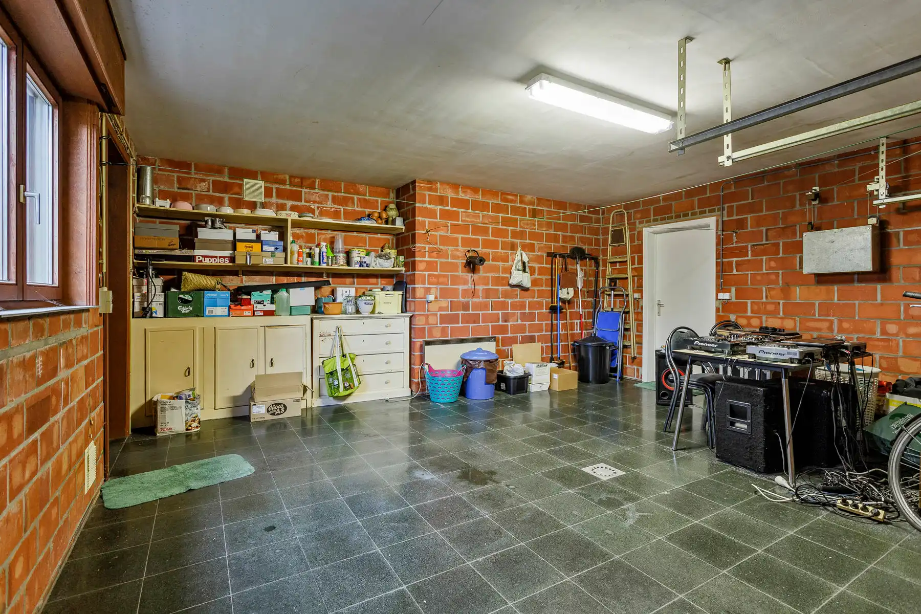 Gelijkvloerse gezinswoning met 4 slaapkamers en grote tuin foto 15