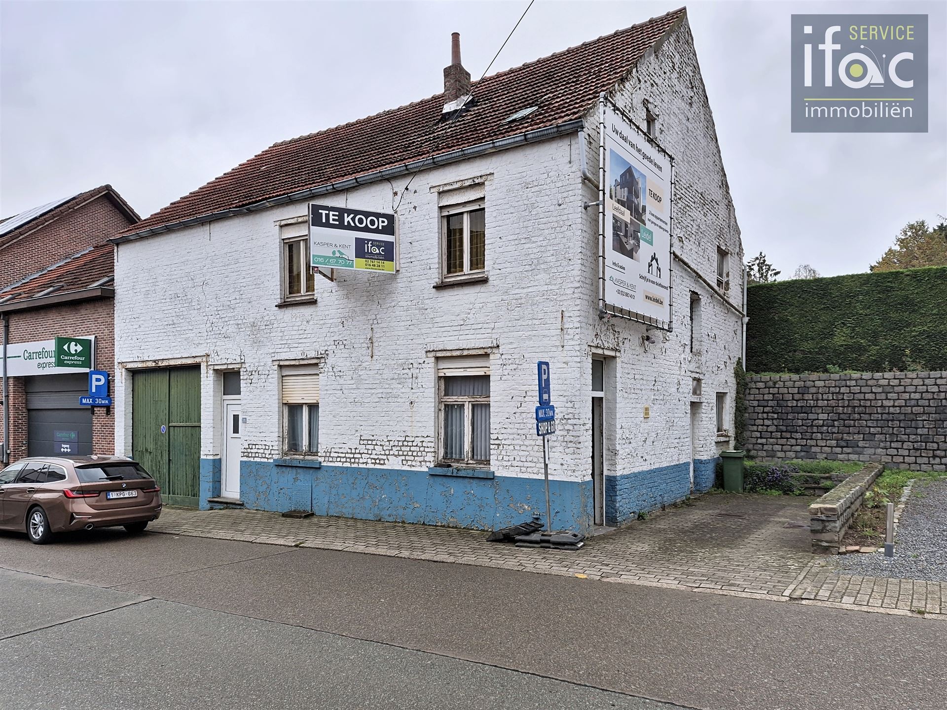 woning voor TOTAAL renovatie in centrum Leefdaal foto {{pictureIndex}}