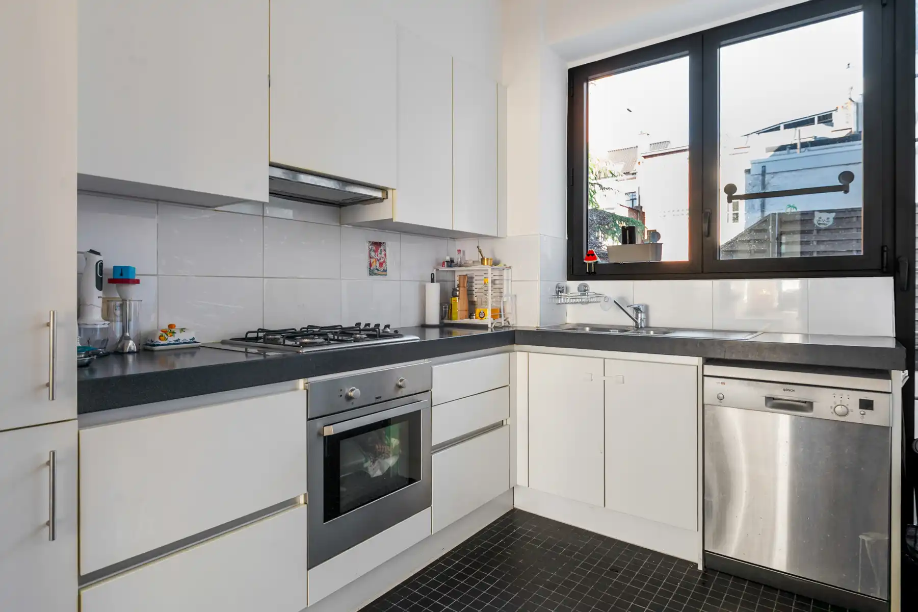 Ruim 3-slaapkamer appartement met terras op toplocatie foto 5
