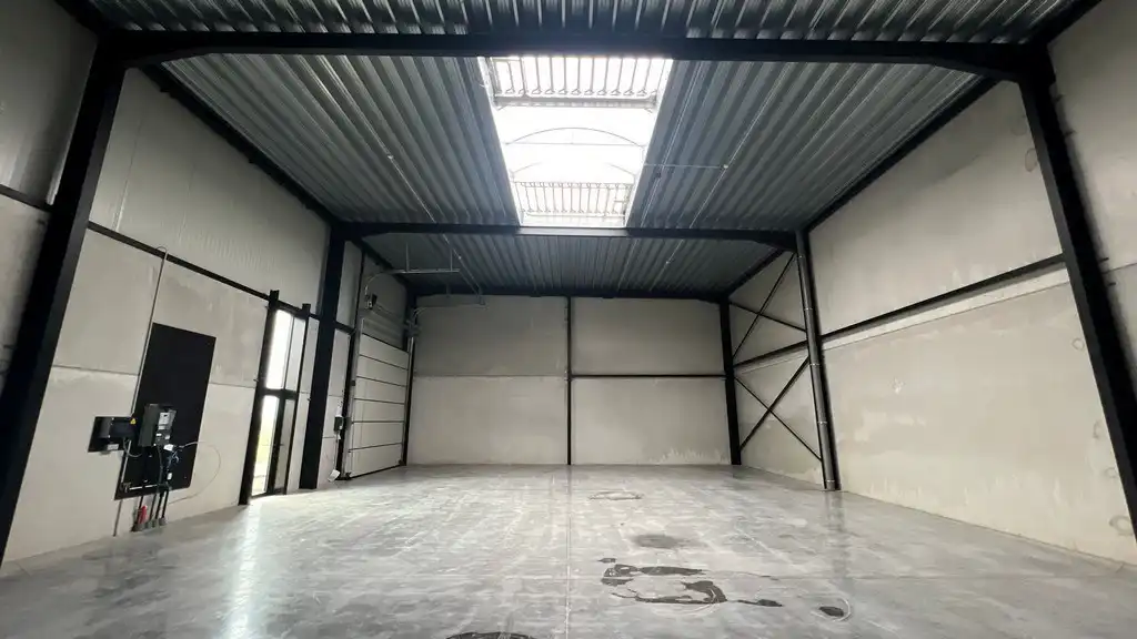 Klein magazijn te huur in Herzele Business Park foto 7
