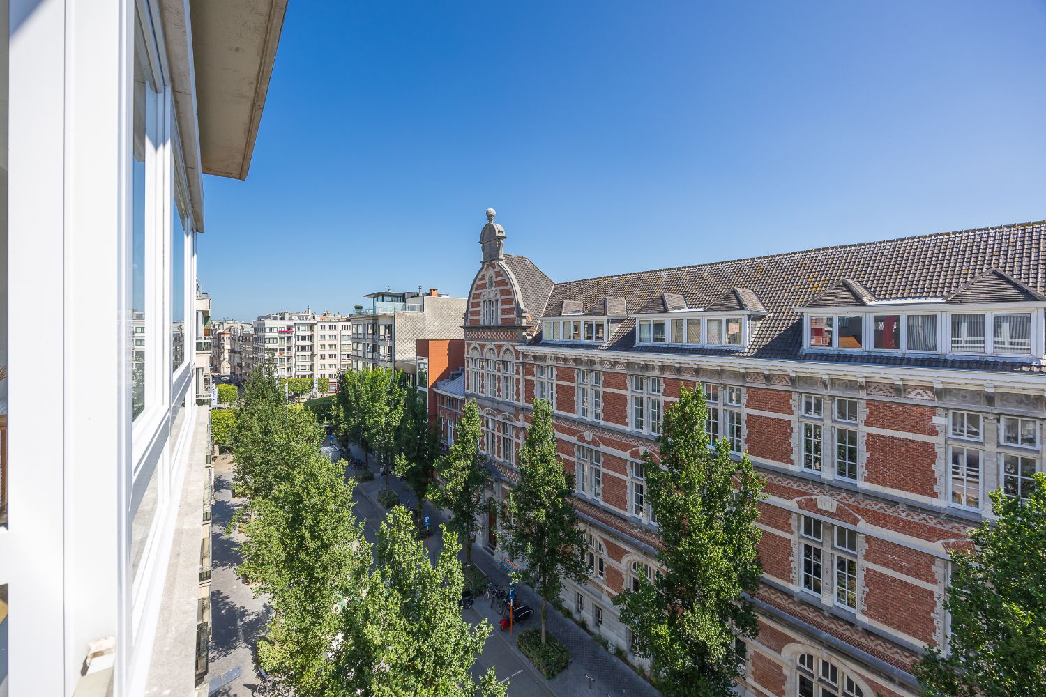 Gerenoveerd twee slaapkamer appartement op centrale ligging foto 9