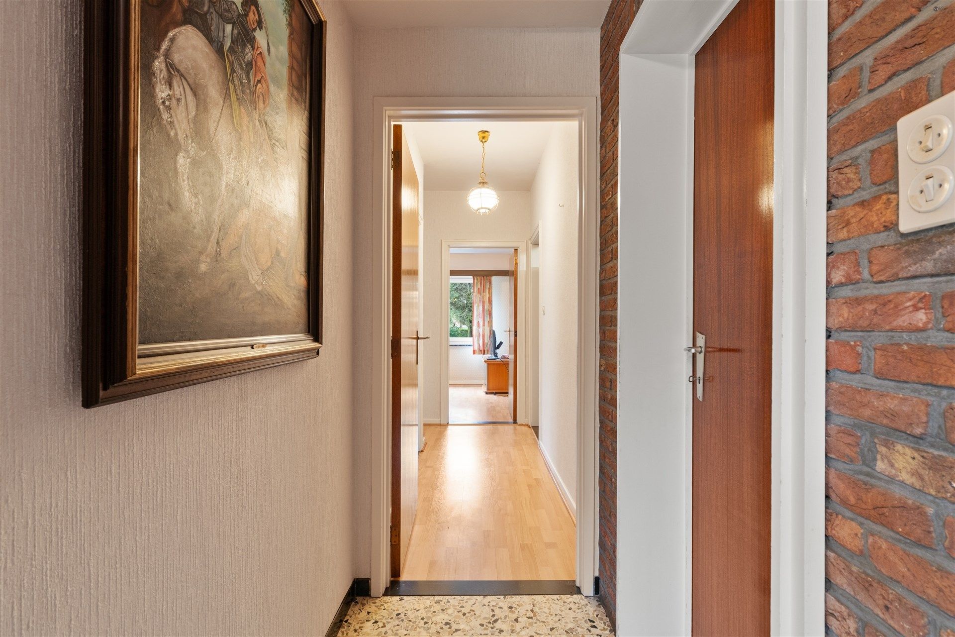 Open bebouwing in groene omgeving foto 3