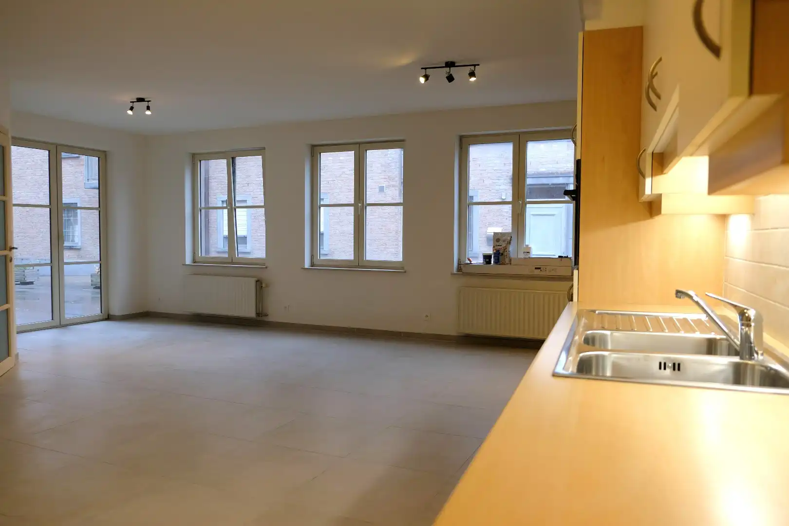 Recent opgefrist appartement met 2 slaapkamers centrum Zottegem foto 4