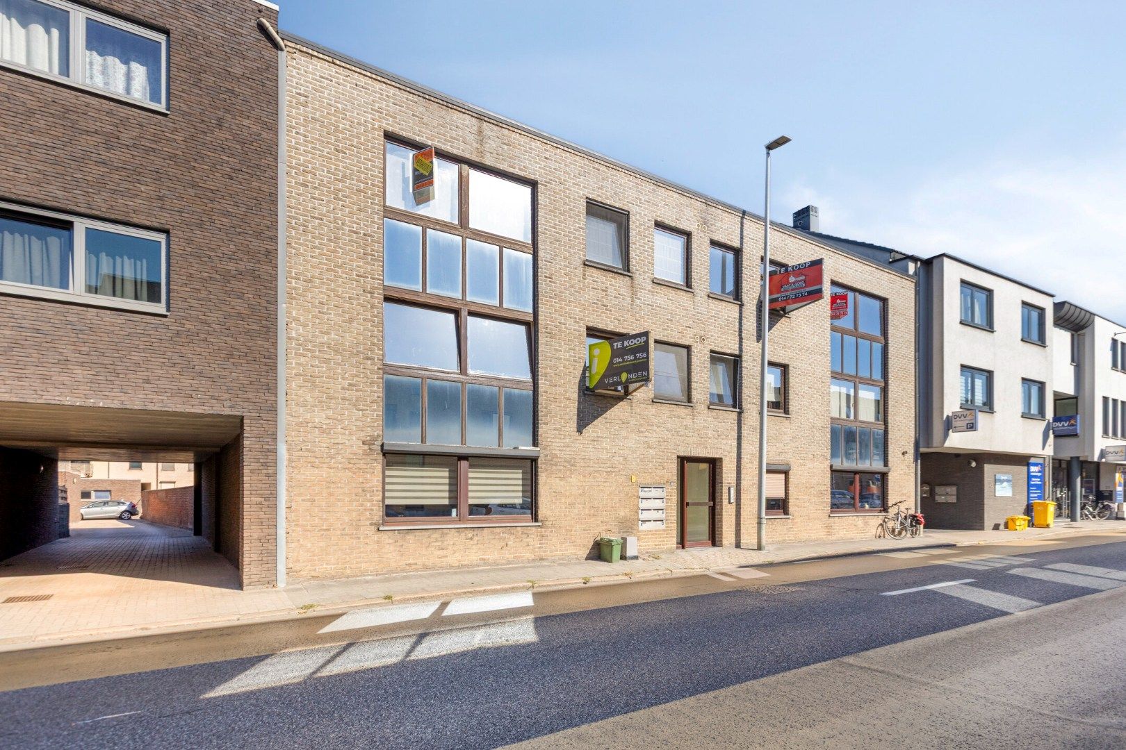 Appartement met 2 slaapkamers en garage nabij het centrum van Mol ! foto {{pictureIndex}}
