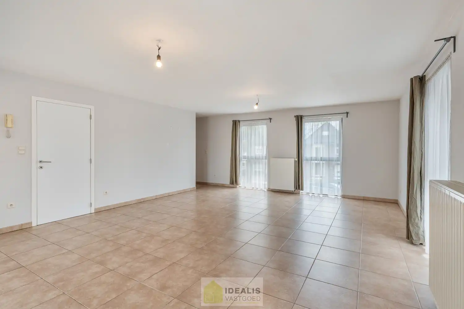 IDEALIS VASTGOED – INSTAPKLAAR DUPLEX APPARTEMENT GELEGEN OP UITERST CENTRALE LOCATIE TE HECHTEL-EKSEL foto 11