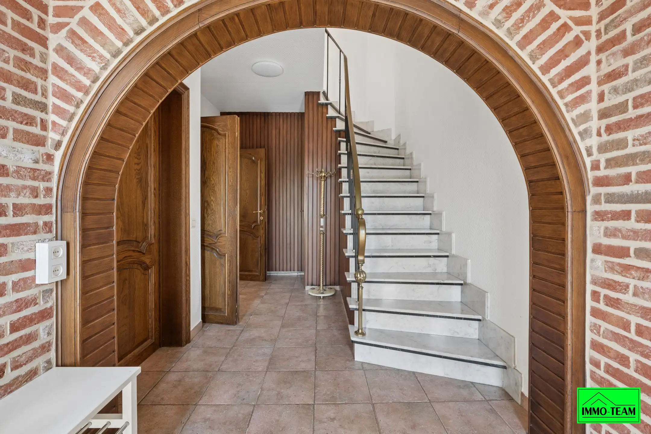 charmante 3-gevelwoning met 4 slaapkamers foto 2