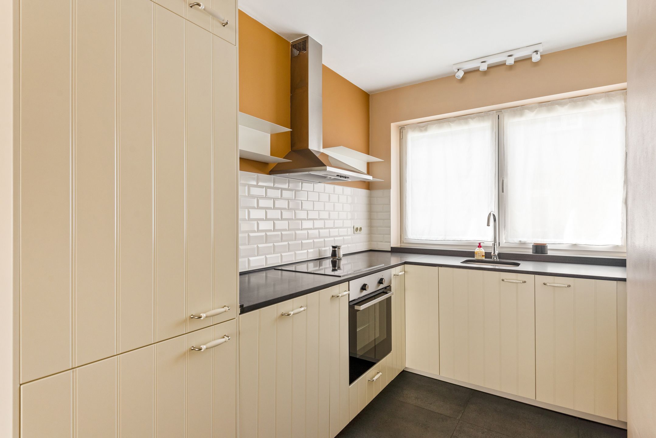 Recente drie-slaapkamerwoning te Boom foto 6