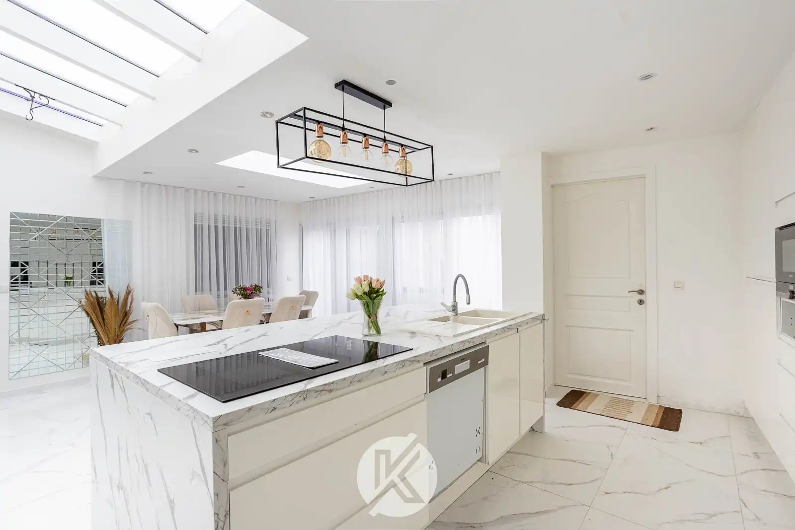 Veelzijdige woning op het dorpsplein foto 11