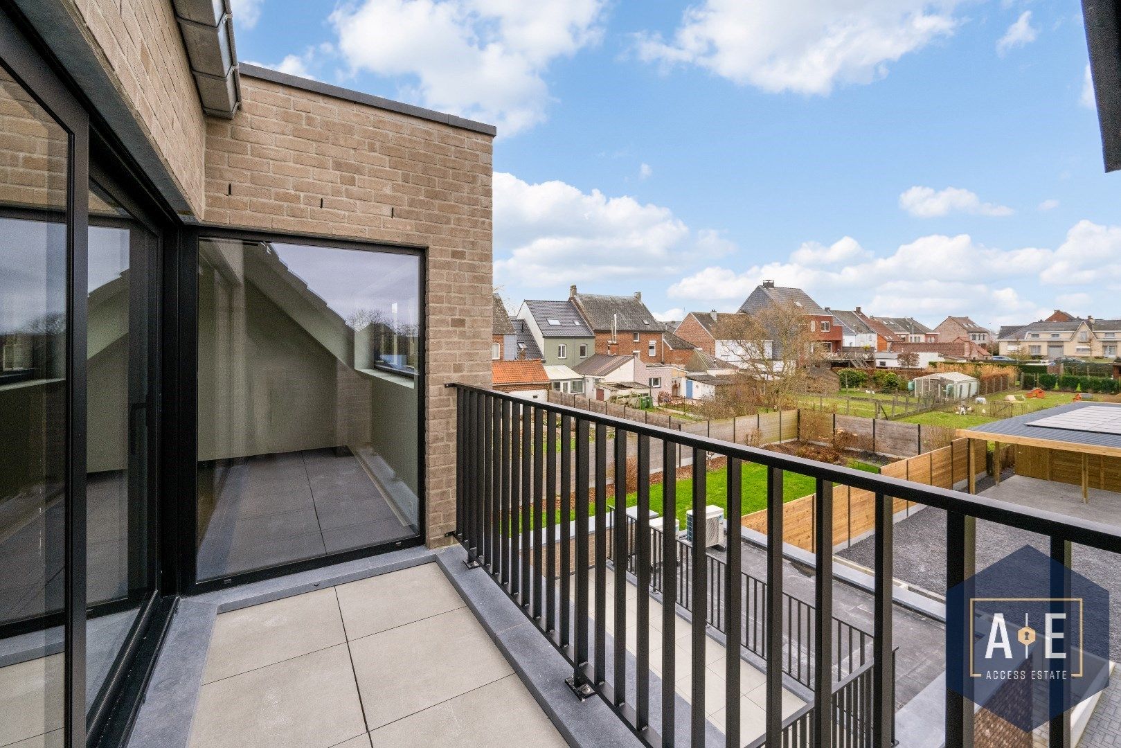 HERZELE - Nieuw duplex-appartement op de 2e verdieping met terras, buitenberging en carport te huur! foto 3