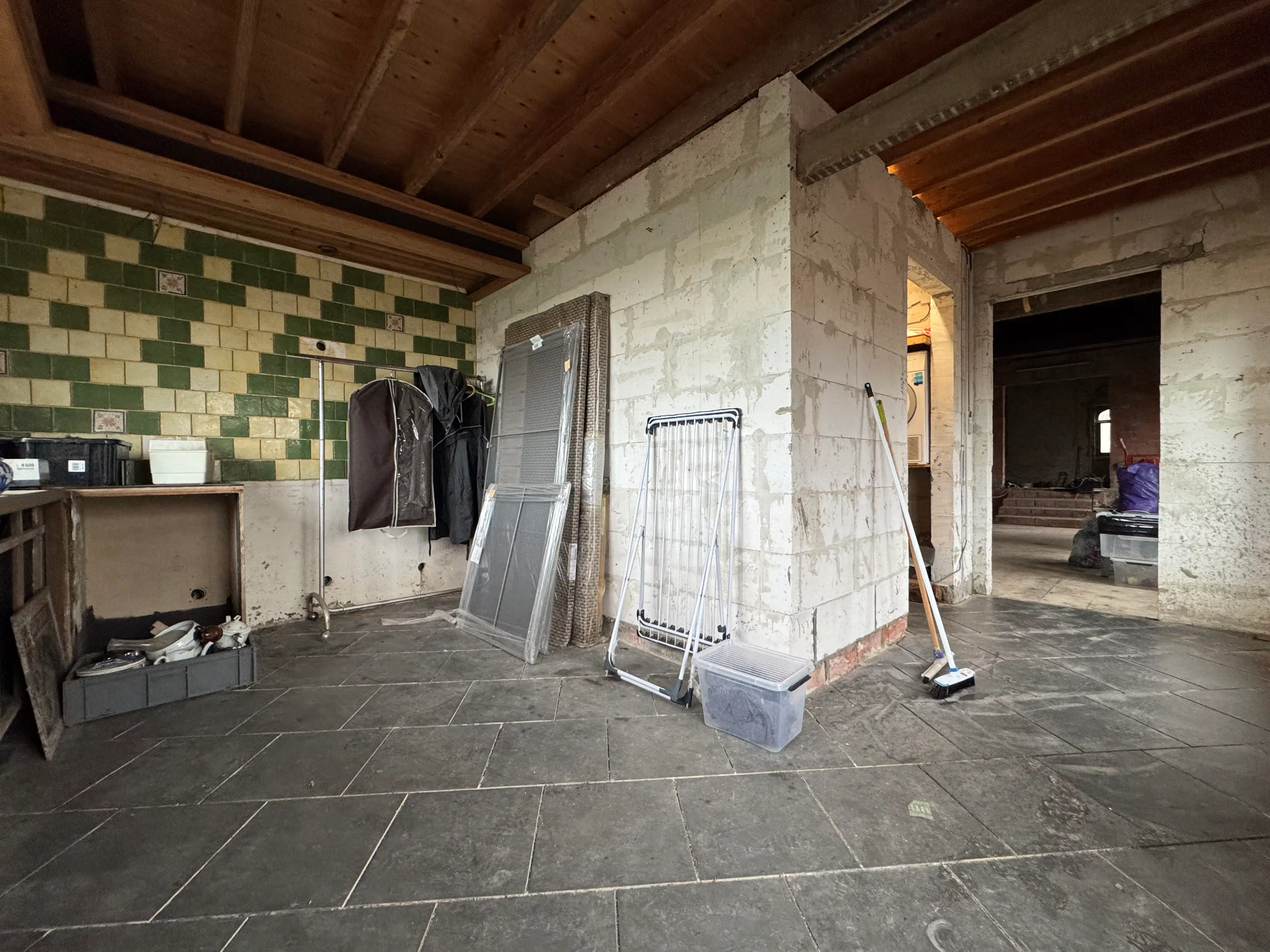 Karaktervolle dorpswoning met veel potentieel foto 14