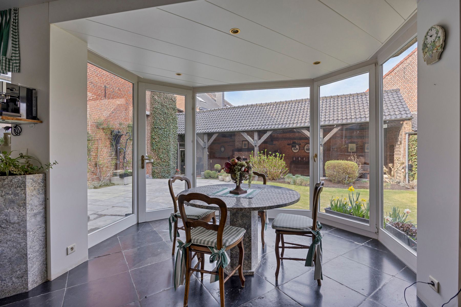 Ruime en karaktervolle woning in hartje Herne foto 8