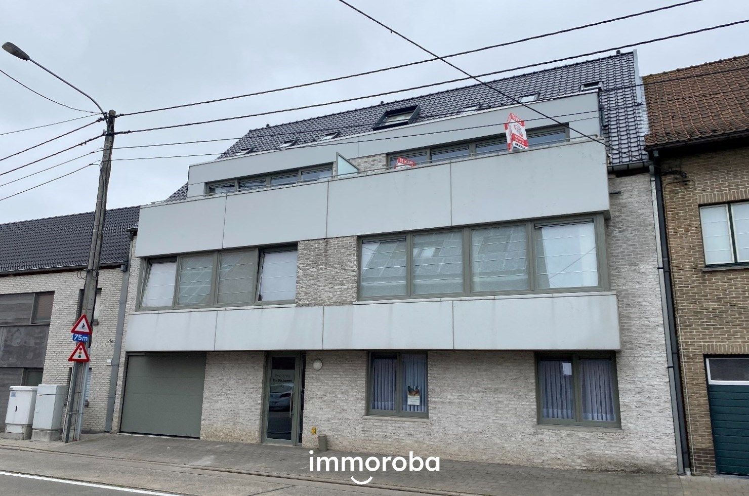 "Stijlvol DUPLEX appartement met garage te Waregem" foto {{pictureIndex}}