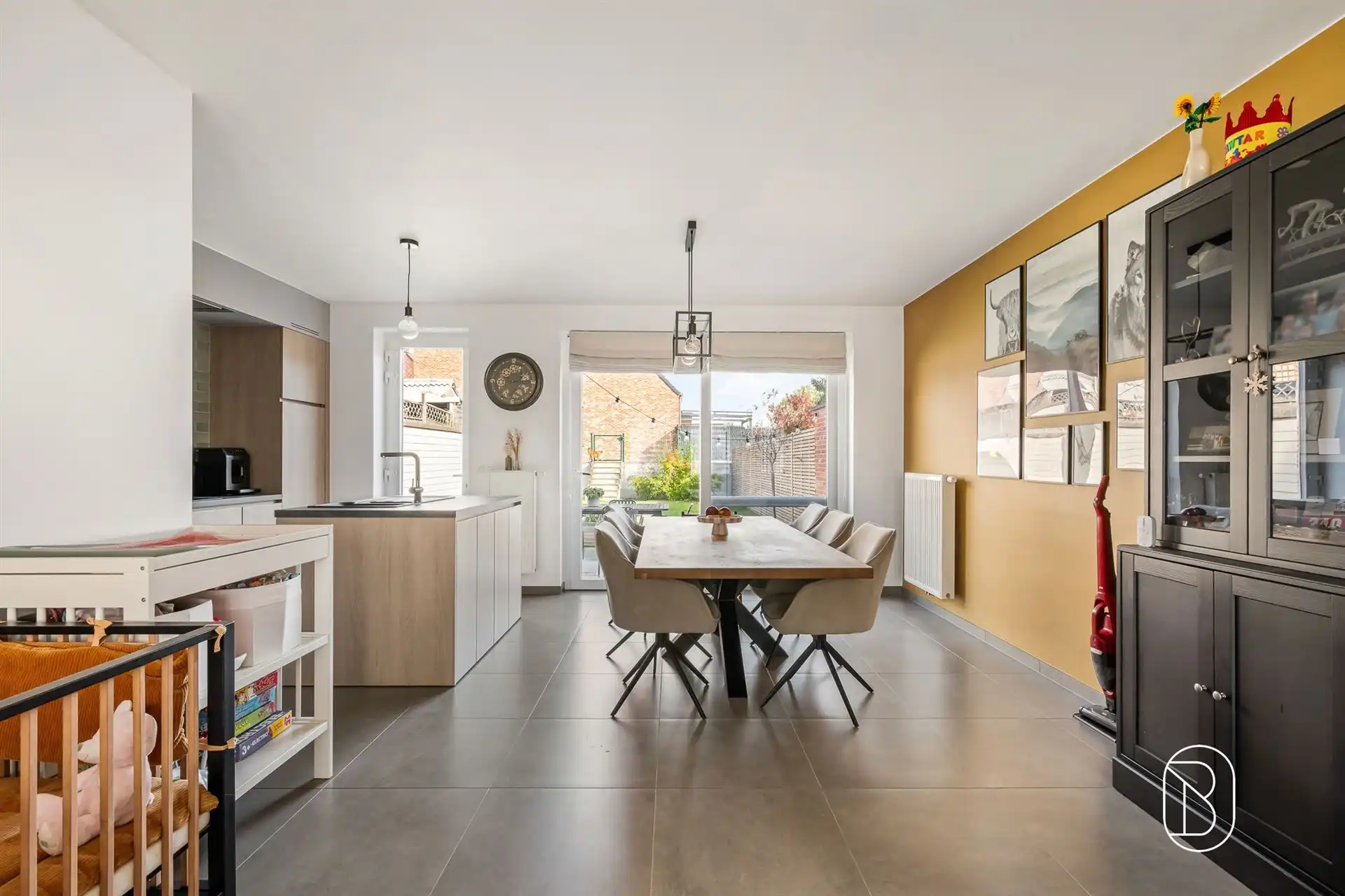 Recente woning met 3 slk, tuin en garage nabij Kluisbos foto 6
